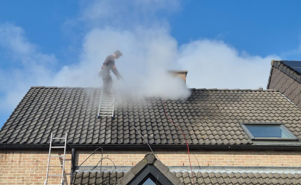 Démoussage de toiture dans le Brabant wallon